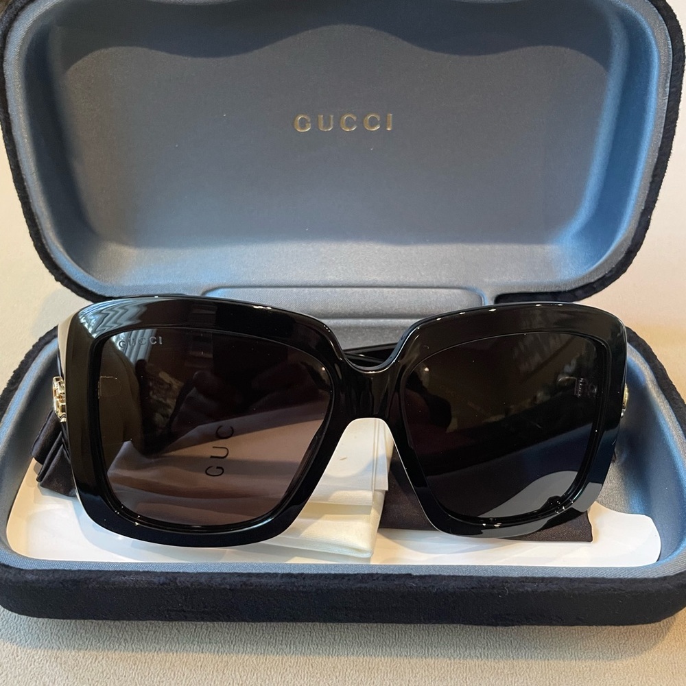 Gucci Black Oversized Square Sunglasses
❌❌❌SOLD❌❌❌